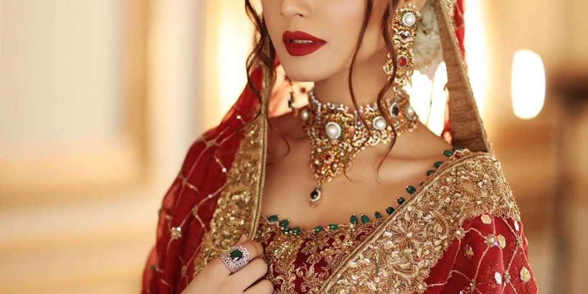 Top Tips for Flawless Bridal Makeup at Summer Weddings